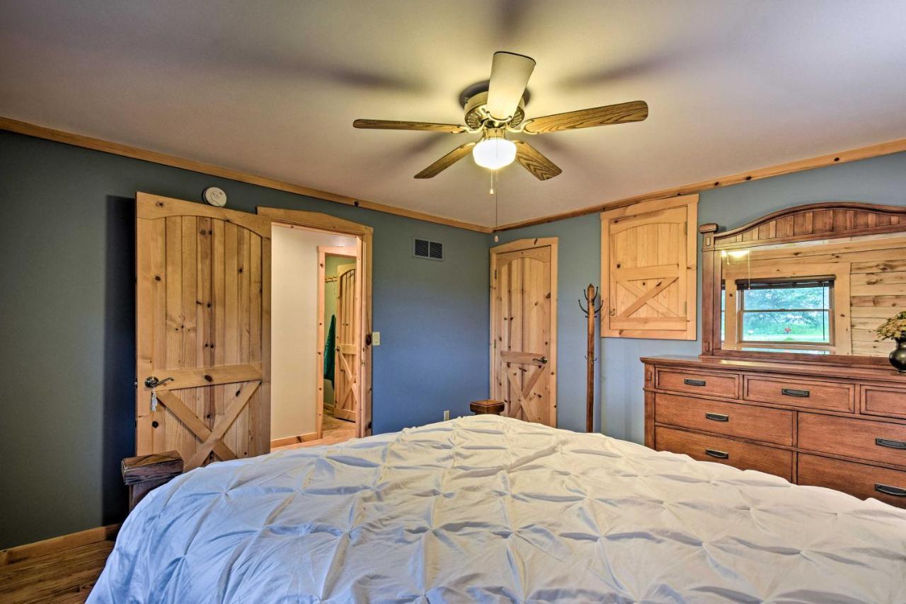 Cozy Amish Country Cabin On Shipshewana Lake! Exterior photo